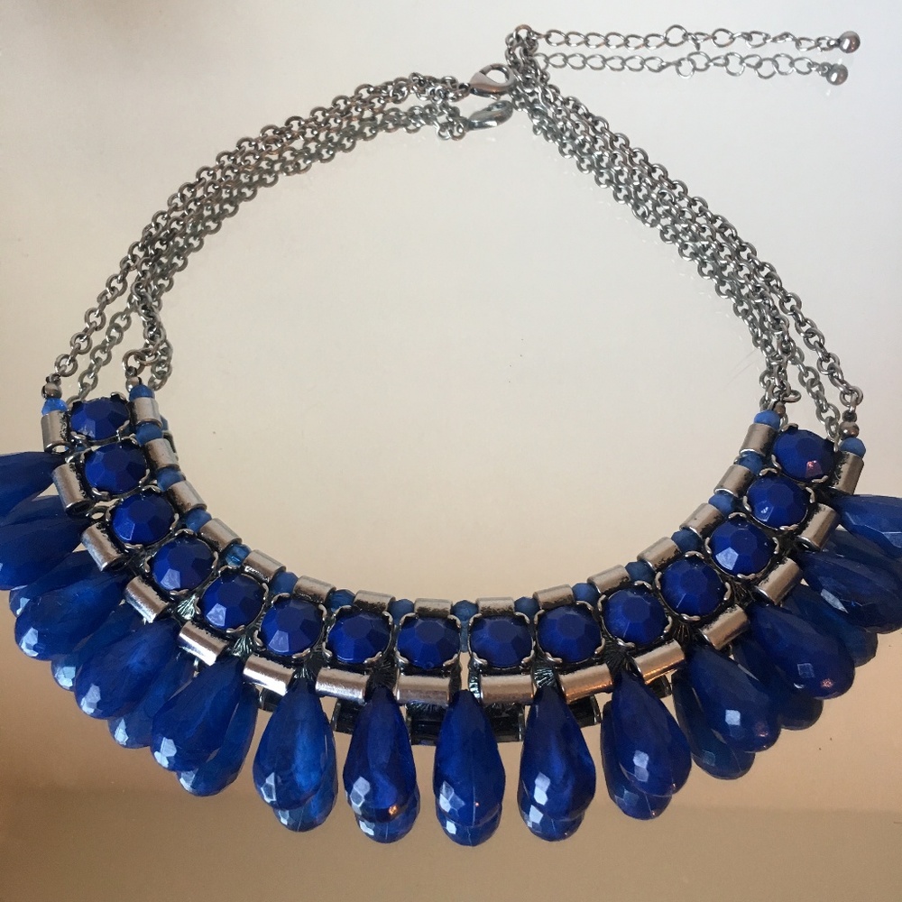 Francesca's blue statement necklace